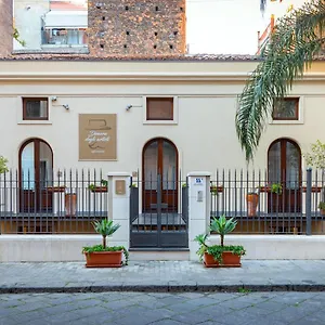 dimora-degli-artisti-apartments.taorminaitalyhotels.com/