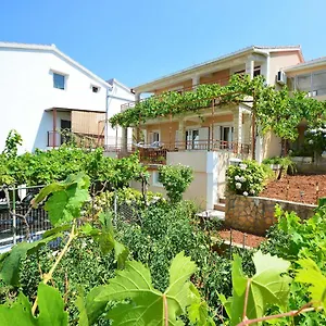 apartment-cesta-domovinske-zahvalnosti-15.hotels-in-trogir.com/