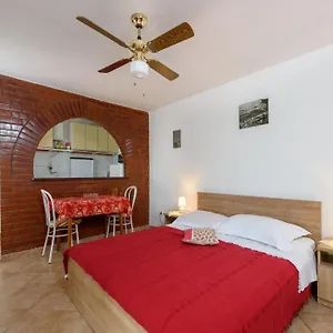 apartments-mihaela-trogir.hotels-in-trogir.com/